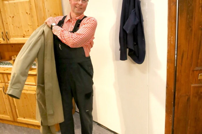 „Bei uns wird schon seit über einem Vierteljahrhundert Theater gespielt“, sagte Obmann Othmar Schaflechner (Foto), der im Stück den Schreinermeister Ludwig Schreiner genial verkörperte. 