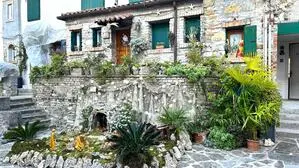 Haus mit Weihnachtsdeko | Weihnachtsschmuck in Grado