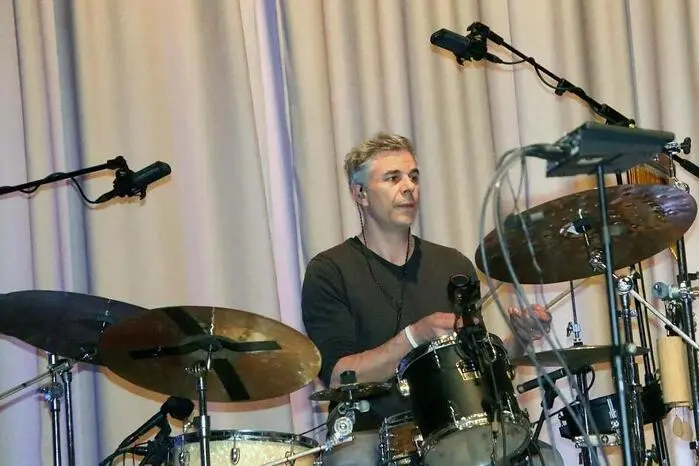 Musikalisch begleitet wurde Katrin Rosenzopf von Reinhard Gruber (Saxophon, Flöte), Stephan Hafner (Synthesizer) und ihrem Gatten Gunther Schalk (Schlagzeug).
