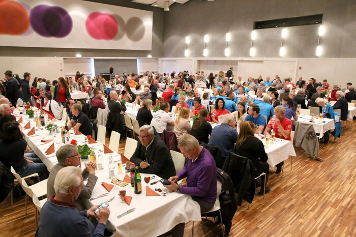 Und lang und beeindruckend war die Liste jener Top-Sportler, die zur Auszeichnung in die Blumenhalle gepilgert waren. 