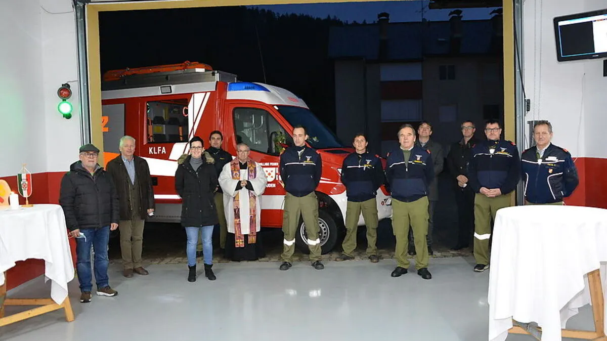 BFK Blazej, Bgm. Skorjanz, Kommandant Kreuz und Monsignore Dersula (v. l.) bei der Segnung am 8. Dezember.