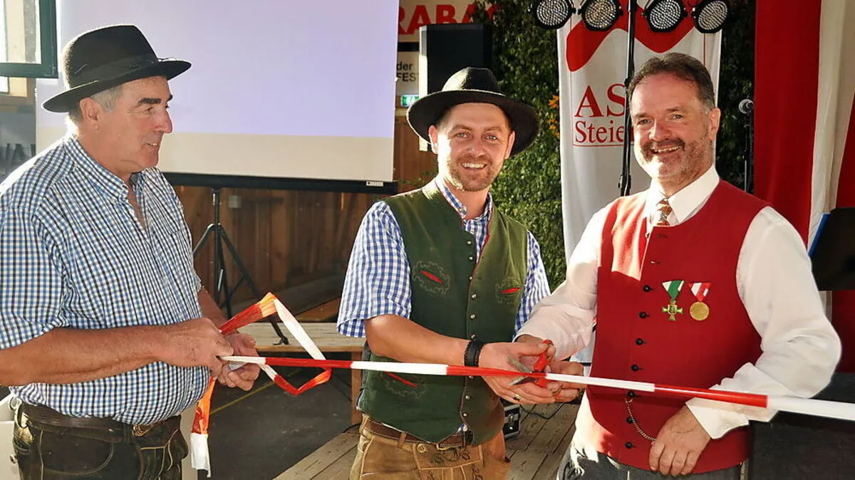 Freude bei der Eröffnung der neuen Trainingsanlage in Weißkirchen