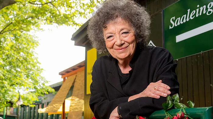 Nach der Rückblicksendung zum Auftakt am 10. Juli geht die 21. Staffel von Elizabeth T. Spiras "Liebesg'schichten &amp; Heiratssachen" am 17. Juli so richtig los. Wir stellen die Singles der ersten regulären Folge schon heute vor.