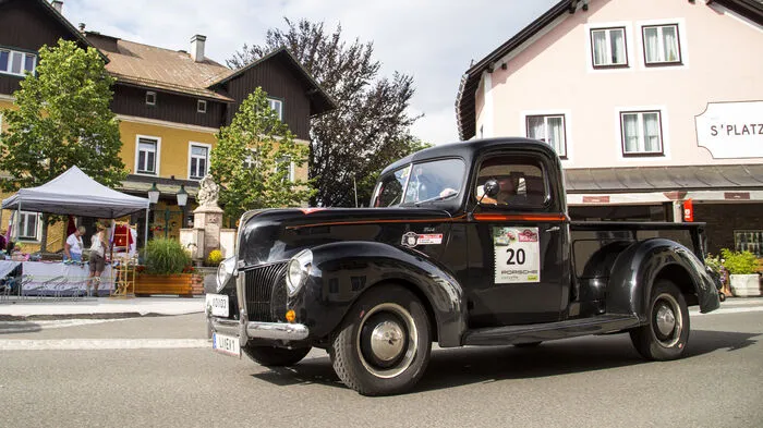 Erich und Roswitha Volk haben für die Rallye im Ennstal ihren Half Ton Pick-up von Ford aus der Garage geholt.