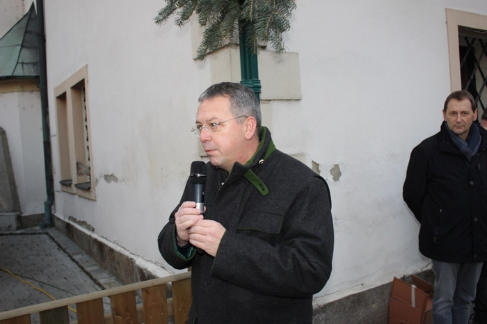 Dechant Gerald Krempl sprach über den religiösen Hintergrund des Weihnachtsfestes und wünschte gesegnete Weihnachten.