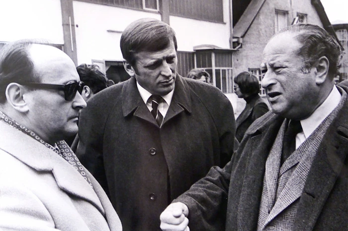 Da ihm ein Studium verwehrt blieb, wandte er sich dem Journalismus zu und stieg 1958 zum Chefredakteur der Kleinen Zeitung in Kärnten auf. "Er war einer der größten Kärntner des 20. Jahrhunderts und prägte dieses Land mehr als nahezu alle anderen Politiker", befand der Historiker Stefan Kramer. Stritzls Urteil über den "Sonnenkönig Kreisky": "Seine Schuldenpolitik hat Dämme brechen lassen"