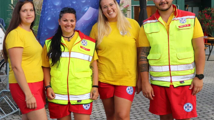 Der ÖWR-Ossiach Vorstand am Foto von Links: Julia Sommeregger (Schriftführer), Einsatzstellenleiterin Jacqueline Eiper, Viktoria Hinteregger (Kassier) und Regionseinsatzleiter Niko Netrval.