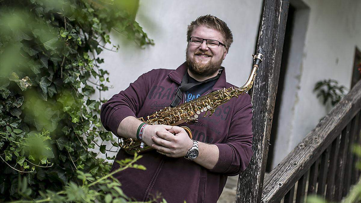 Lukas Joham in seinem Garten in Krenobitsch