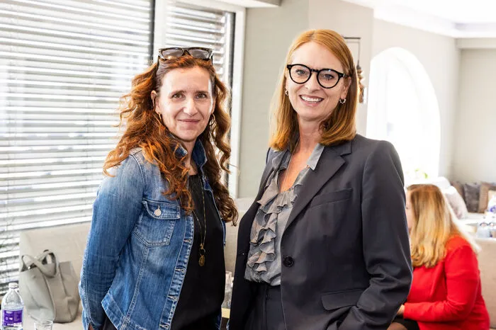 Petra Bergauer (Fachhochschule Kärnten) mit Xenia Daum