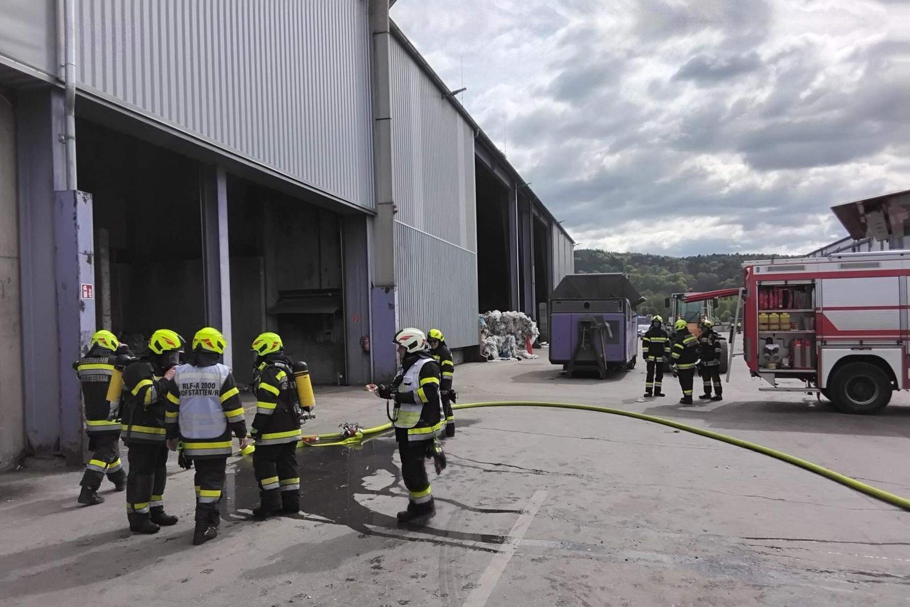 St. Margarethen an der Raab: Brand bei Müllaufbereitungsfirma: 75 Feuerwehrleute im Einsatz