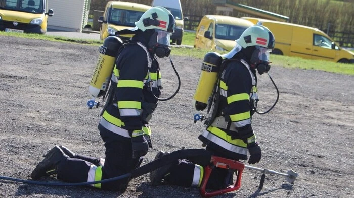 Die Pinggauer Florianis mit Kommandant Harald Hönigschnabl und Bezirksfeuerwehrchef Johann Hönigschnabl luden die Teams von Rotem Kreuz, Polizei und Autobahnpolizei zum Tag der Blaulichtorganisationen.