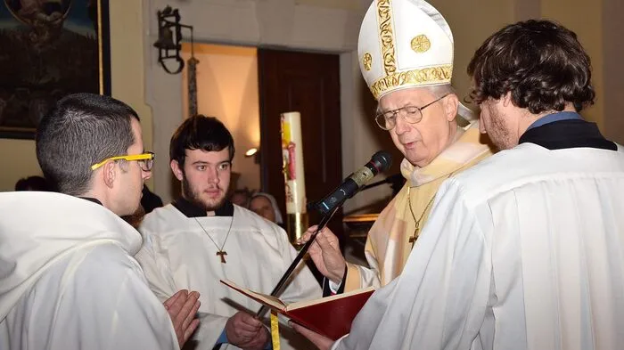 Viele Fotos von der festlichen Weihe in der Pfarrkirche St. Veit in der Südsteiermark...