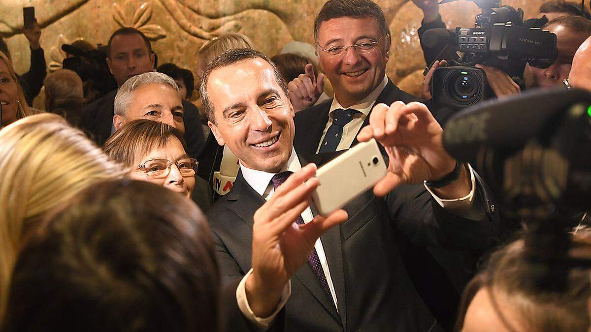 Christian Kern als „Selfie-Kanzler“ in Kapfenberg. Die Verehrung der SPÖ-Basis hat auch angesichts des verkorksten Wahlkampfs nicht gelitten