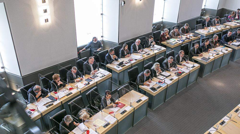 Die Sitzaufteilung der Parteienblöcke, zuerst SPÖ, dann ÖVP, Team Kärnten und FPÖ, wird auch im neuen Landtag gleich bleiben