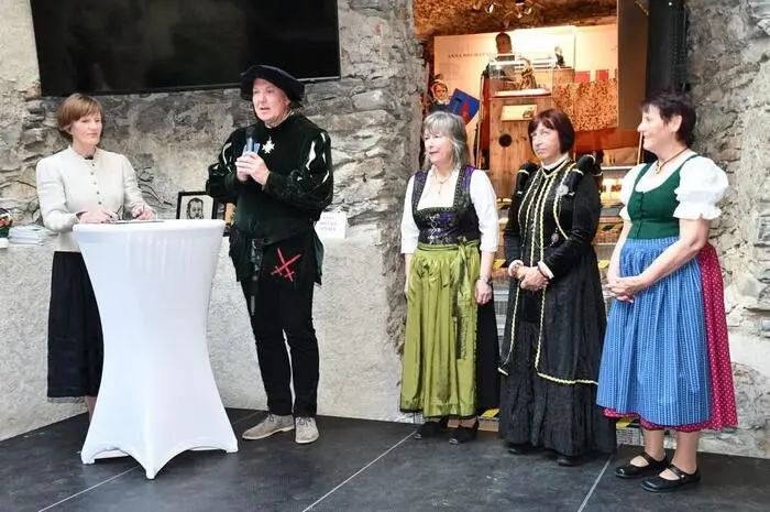 Am Freitag wurde die Ausstellung „450 Jahre Herrin von Murau“ eröffnet, die sich zahlreiche Besucherinnen und Besucher nicht entgehen ließen. 