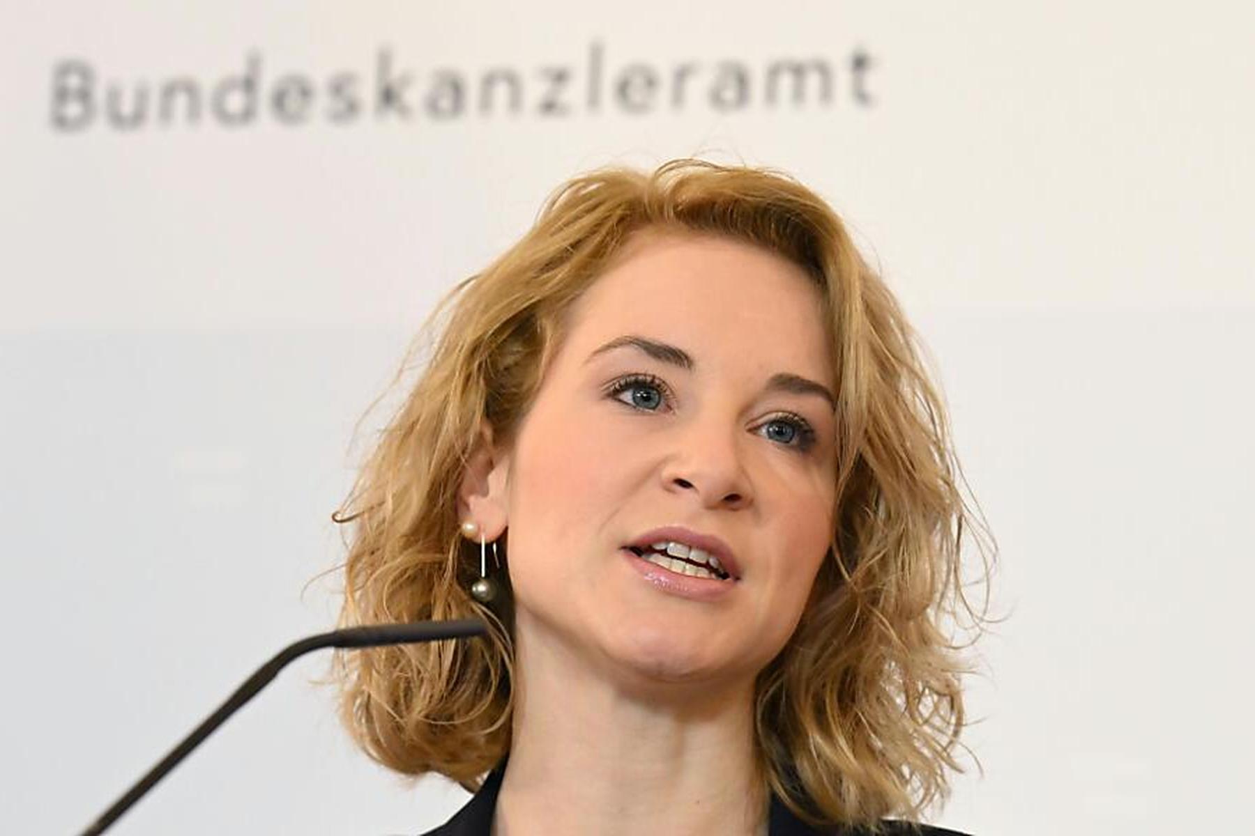 Ministerin Holzleitner fordert „Solidarbeitrag“ von Medizinabsolventen