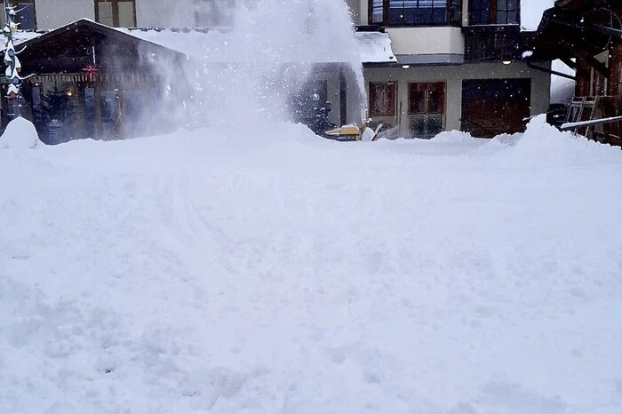 Die Schneefräse stand auch bei "Plattners Einkehr" auf dem Nassfeld im Einsatz.