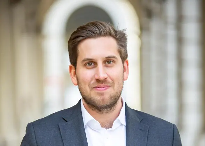 ABD0028_20211221 - WIEN - ÖSTERREICH: ++ HANDOUT ++ ZU APA0212 VOM 21.12.2021 - Alexander Pröll wird neuer Bundesgeschäftsführer der ÖVP. Der 31-jährige Sohn des früheren ÖVP-Obmannes und Vizekanzlers Josef Pröll übernimmt damit die Führung der Bundesparteizentrale der ÖVP. - FOTO: APA/ÖVP - ++ WIR WEISEN AUSDRÜCKLICH DARAUF HIN, DASS EINE VERWENDUNG DES BILDES AUS MEDIEN- UND/ODER URHEBERRECHTLICHEN GRÜNDEN AUSSCHLIESSLICH IM ZUSAMMENHANG MIT DEM ANGEFÜHRTEN ZWECK UND REDAKTIONELL ERFOLGEN DARF - VOLLSTÄNDIGE COPYRIGHTNENNUNG VERPFLICHTEND ++