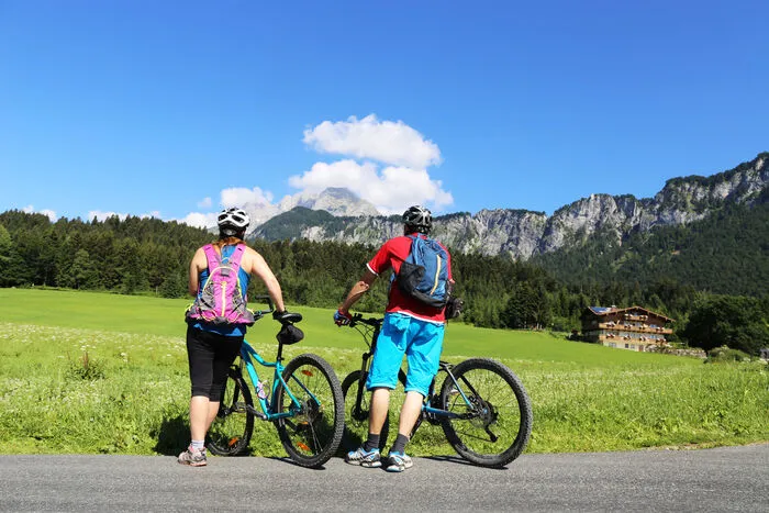 Mountainbiken mit Blick auf den Wilden Kaiser 