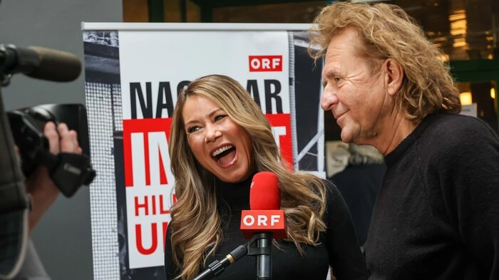 Zahlreiche Stars der heimischen Musikszene haben sich für das Benefizkonzert am Schwarzl in den Dienst der Ukraine-Hilfe gestellt. Im Bild: Simone und Charly Brunner