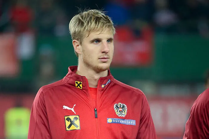 Martin Hinteregger: 3 Ähnlich wie bei Dragovic, war es nicht die beste Leistung des Innenverteidigers. Aber: Im Zweiergespann hat’s gepasst. Fälschte den Ball beim Rettungsversuch unglücklich zum 1:1 ins Tor ab. 