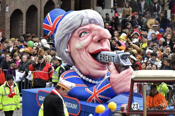 Theresa May mit dem Brexit...