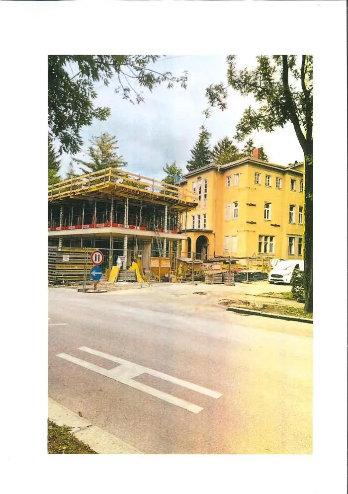 Die ehemalige Villa Du Mont wurde aufgestockt und dient als Bürogebäude der Österreichischen Hochschülerschaft. Das Nebengebäude wurde 2018 abgerissen.