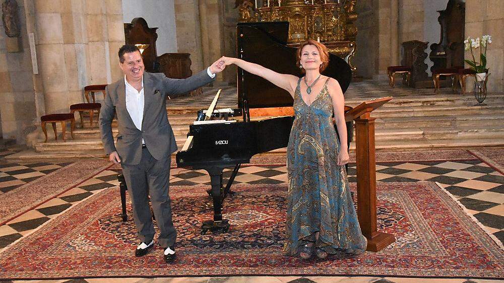Waltraud Mucher- Gregan mit dem Pianisten Andreu Riera beim heurigen St. Pauler Kultursommer