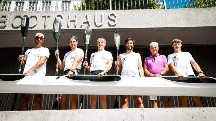 Kleine-Zeitung-Redakteur Christian Albrecht (3. v. r.) mit Amin Boudaghi, Marcel Bloder, Paul Winkler, Obmann Gerhard Peinhaupt und Lukas Profanter vom Kanu Club Graz (v. l.)