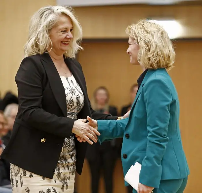 ABD0154_20250320 - KLAGENFURT - ÖSTERREICH: Die neue Rektorin Ada Pellert und Ministerin Eva-Maria Holzleitner am Donnerstag, 20. März 2025, anlässlich der Inauguration der neuen Rektorin der Alpen-Adria-Universität in Klagenfurt. - FOTO: APA/GERT EGGENBERGER