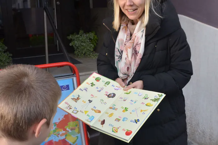 Irina Mosbacher erklärte unter anderem das russische Alphabet.