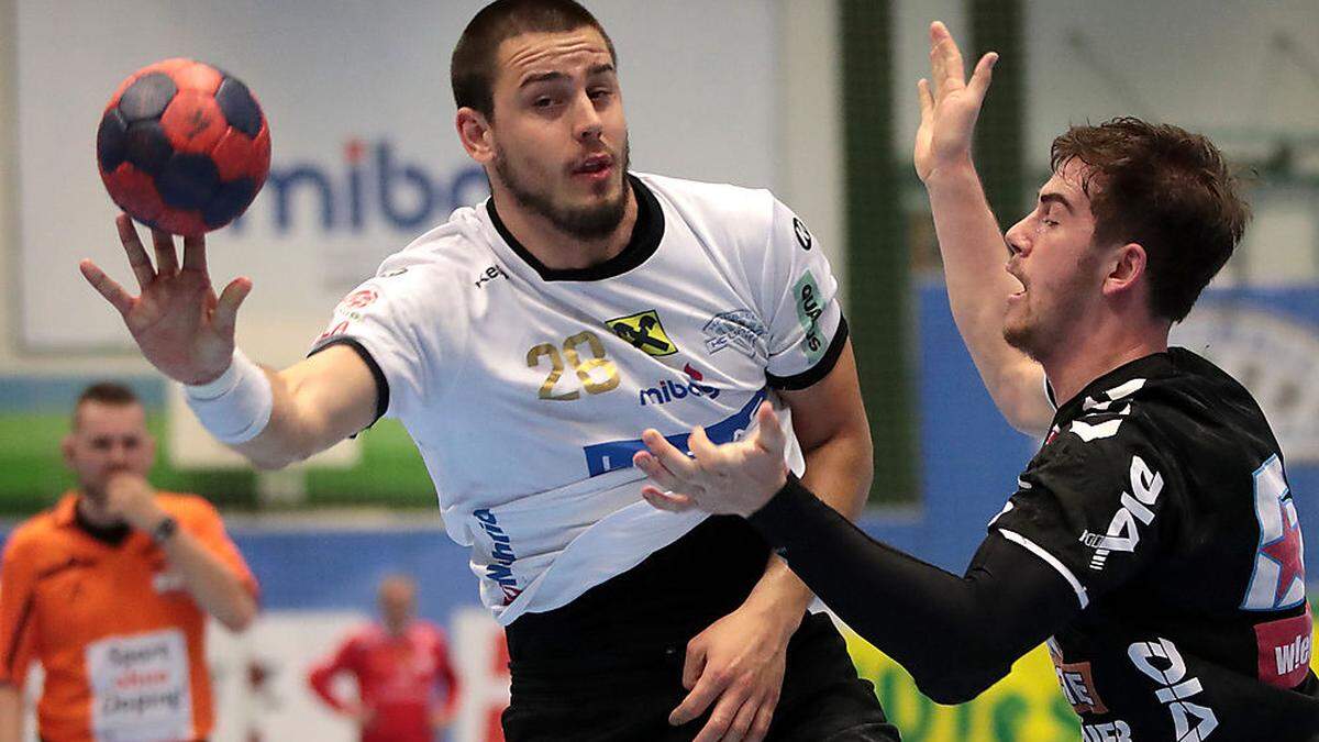 Linz-Topscorer Srdjan Predragovic (links) gilt  es heute in Griff zu bekommen 