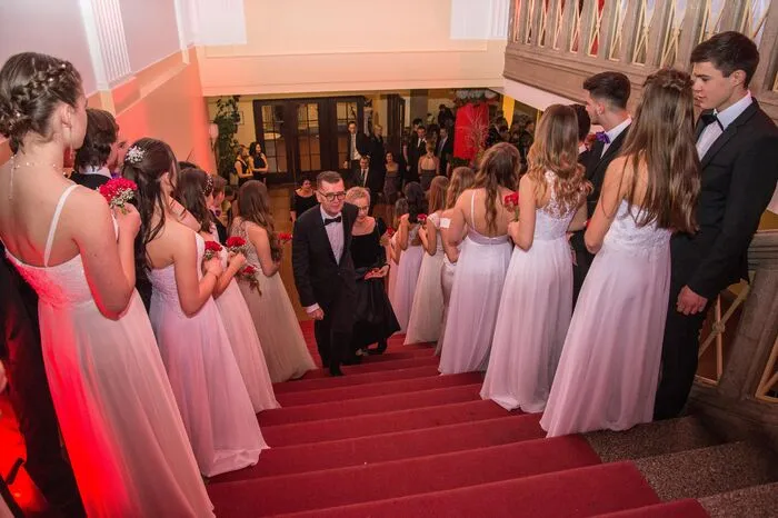 Die Schülerinnen und Schüler des Kapfenberger Gymnasiums präsentierten die Polonaise.