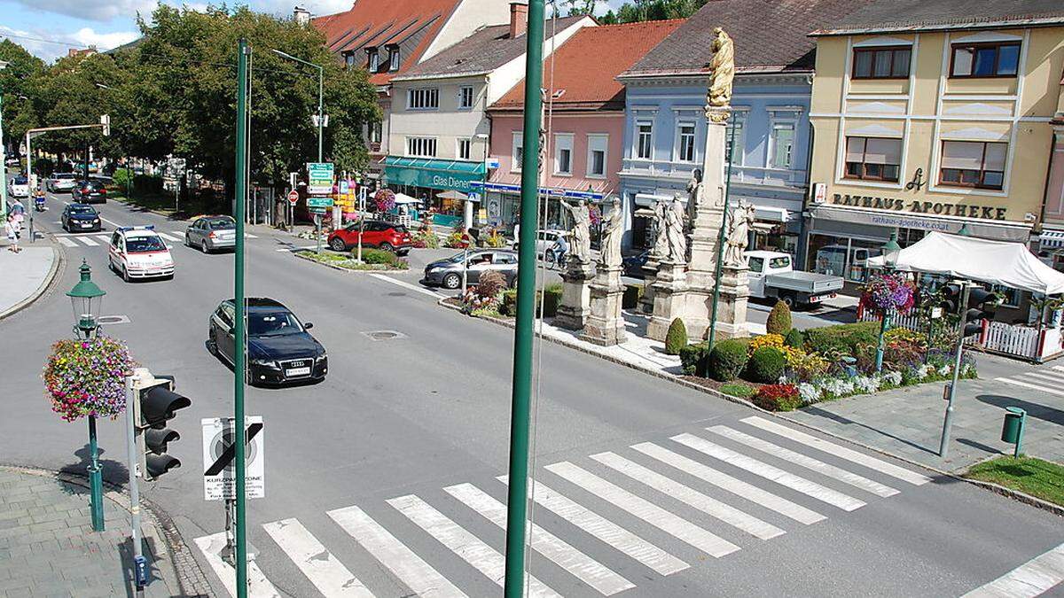 Die Kreuzung am Voitsberger Hauptplatz soll künftig durch einen Kreisverkehr entschärft werden