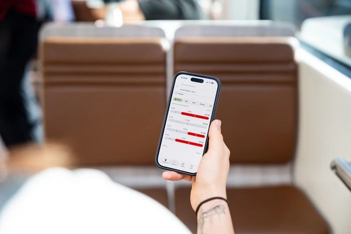 Klara plant ihre Öffifahrten manchmal im Voraus, manchmal aber auch erst spontan. Sie weiß dank der GrazMobil-App immer, wie sie fahren muss und wann sie genau ankommen wird