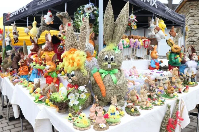 Zu sehen und zu kaufen gab es Osterhasen in verschiedensten Variationen...
