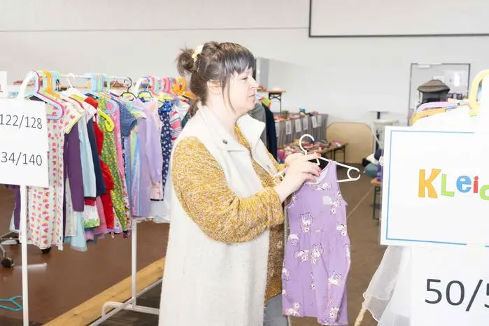 Das Angebot reichte von Kleidung über Spielsachen bis hin zu verschiedenen Artikeln für Babys und Kinder. 