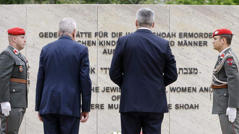 Bundespräsident Alexander Van der Bellen und Kanzler Karl Nehammer gedenken den ermordeten Jüdinnen und Juden