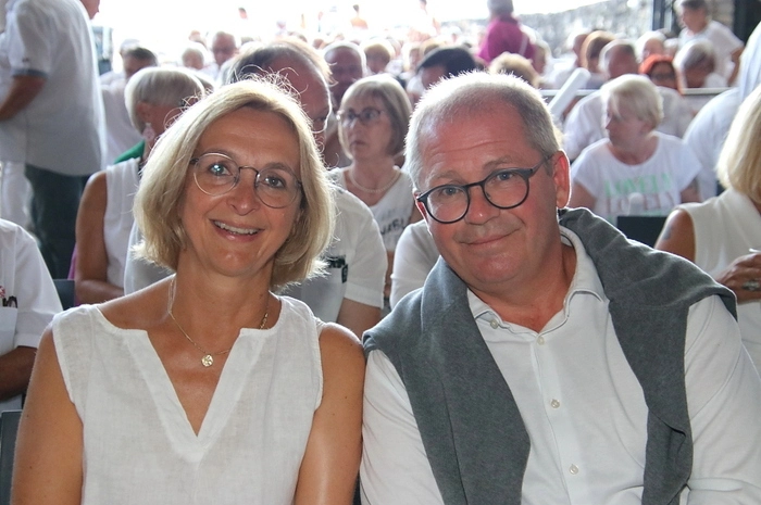 Das Publikum in der voll besetzten Burg ging begeistert mit und spendete immer wieder Standing Ovation.  