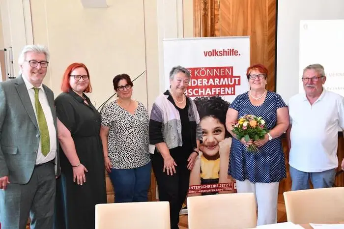 Komplettiert wird der Vorstand durch Schriftführerin Lydia Kerschbaumer und Kassierin Maria Mürzl.