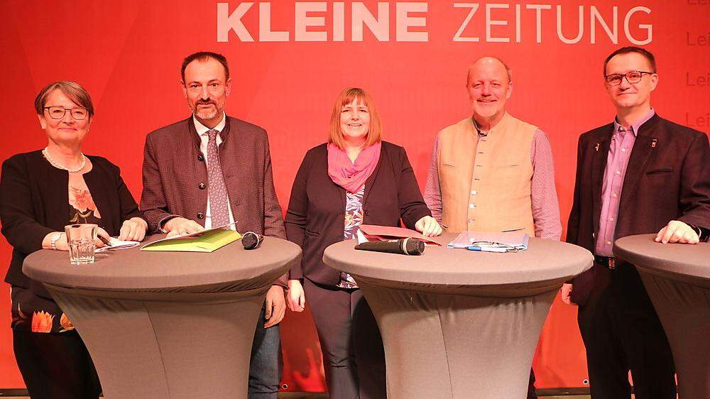 Moderatorin Ulla Patz, Werner Berghofer (ÖVP), Eva Karrer (SPÖ), Johann Schrei (FPÖ) und Moderator Robert Breitler bei der Wahlarena in Passail 