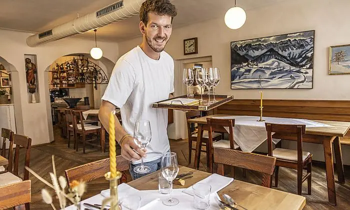 Philipp Medved beim Eindecken