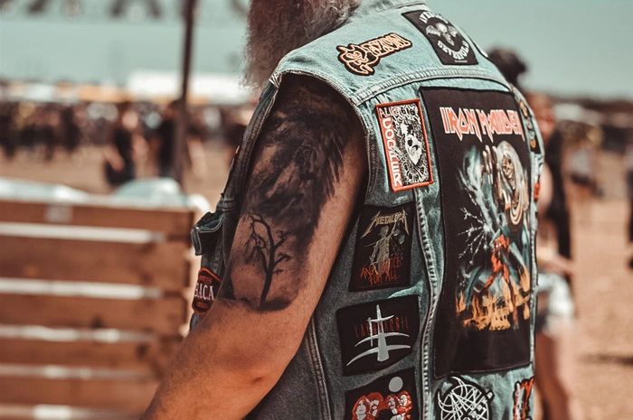 Er bezeichnet sich selbst als Metalhead.