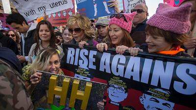 Miley Cirus, Jane Fonda und Tausende Frauen marschierten gegen Trump