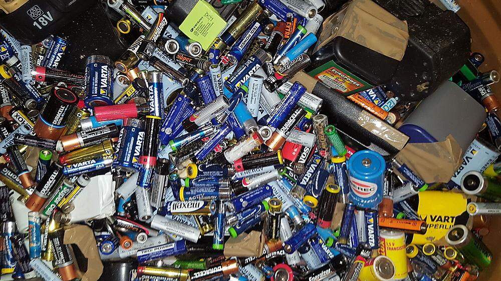 Die Entsorgung von alten Gerätebatterien ist ein brandaktuelles Thema