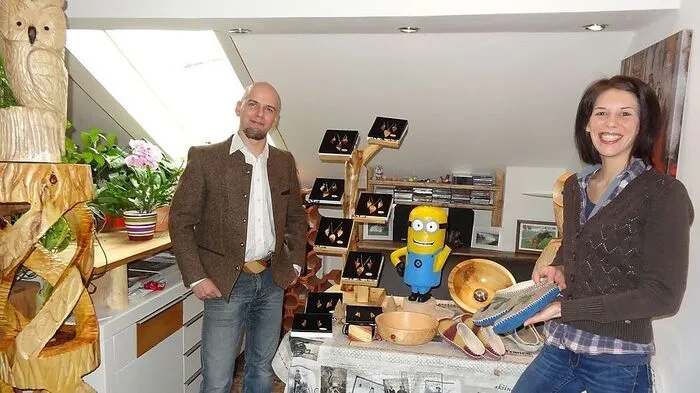 Marcus und Elisabeth Wagner mit ihren Arbeiten