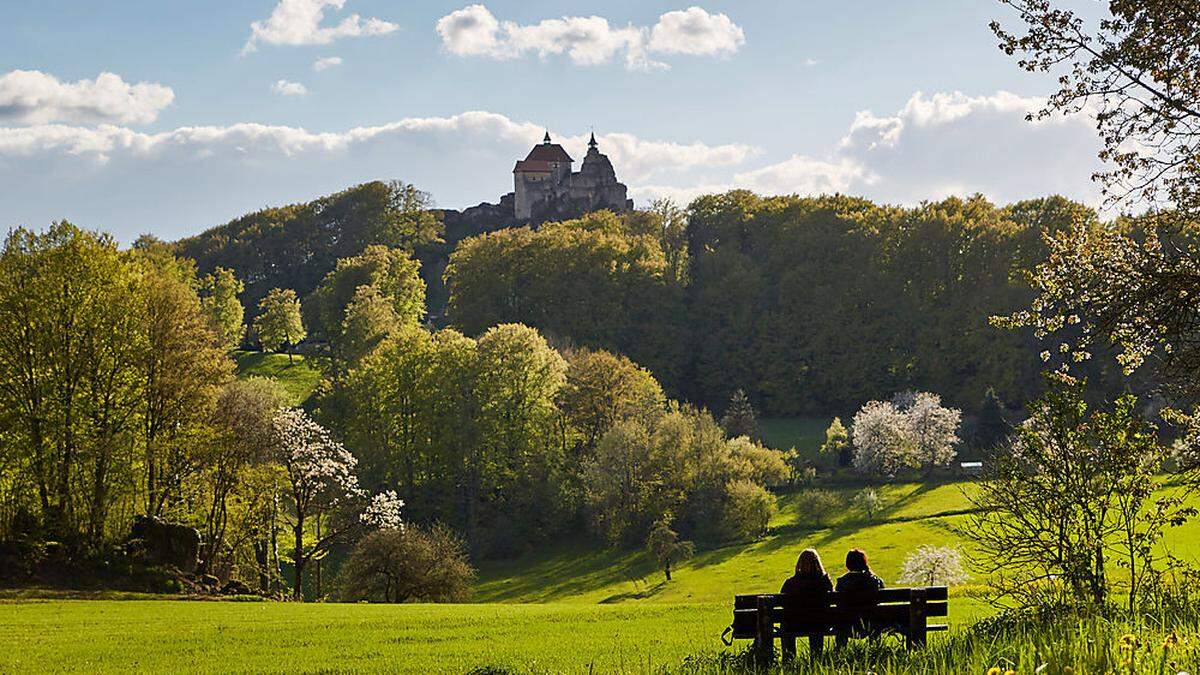 Die Burg Hohenstein thront über dem Nürnberger Land
