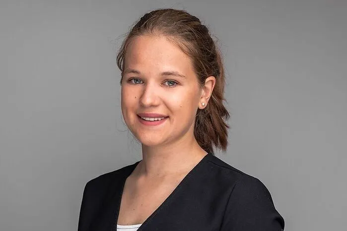 Zuversichtlich stimmen mich vor allem meine Freunde und Uni-Kolleg:innen. Trotz oder vielleicht sogar wegen der Pandemie rückten wir alle ein wenig näher zusammen. Nur gemeinsam konnten wir die Situation meistern. Diese Gemeinschaft ist etwas, auf das ich mich im neuen Jahr verlassen und stützen kann. Und ich freue mich darauf einen Teil meines Masterstudiums in Taiwan zu machen. Der Impffortschritt und die Innovation der asiatischen Länder stimmen mich ebenfalls zuversichtlich für die Zukunft.