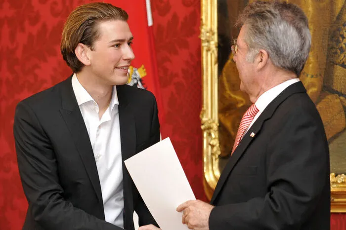 Am 21. April 2011 wird Kurz  durch den Bundespräsidenten Heinz Fischer als Integrationsstaatsekretär in Wien angelobt.