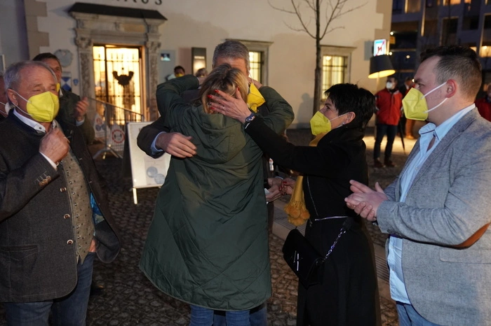... während die Sympathisanten des Teams Kärnten in Jubel ausbrechen.